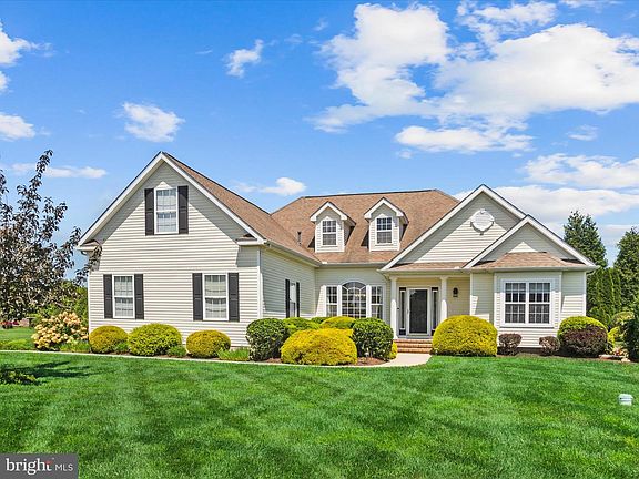 3rd image of 16422 Winding River Dr