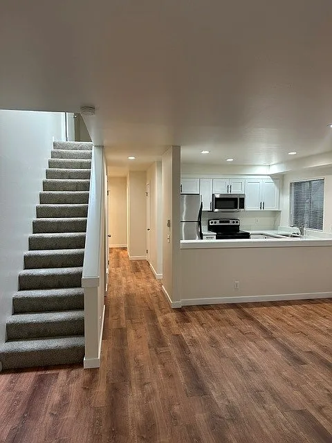 2 bed, 2.5 bath, 1199 sqft, $3,495 — Photo 2