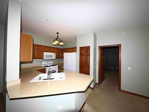 3rd image of 3261 Stratford Ct Unit 2B