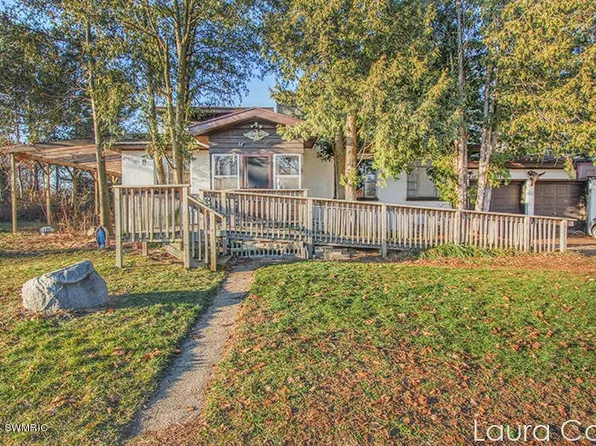 1559 Laughlin Dr NW, Grand Rapids, MI 49504