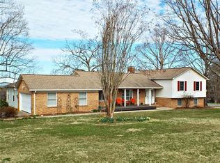 702 Robinhood Rd, Maiden, NC 28650