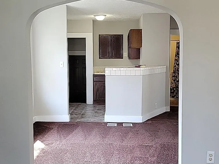 614 N Chester Ave — Photo 3