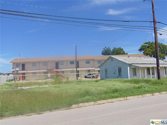 2nd image of 810 W Avenue D