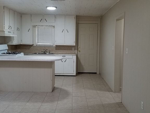405 Brown kitchen_10292021