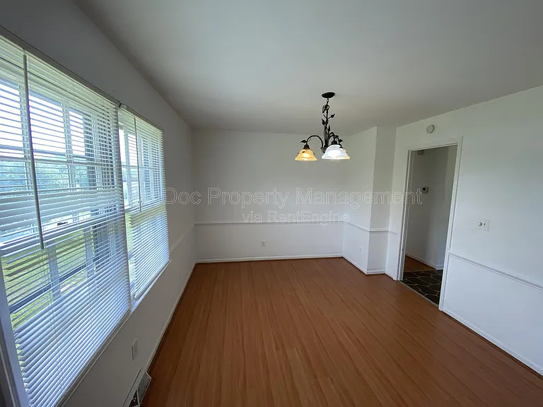 1804 Sherwood Dr — Photo 10