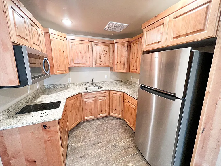 1060 N Louis St — Photo 3