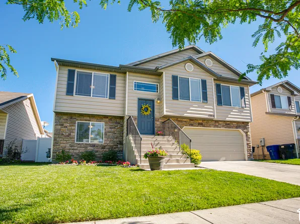 1002 W York Dr, North Salt Lake, UT 84054