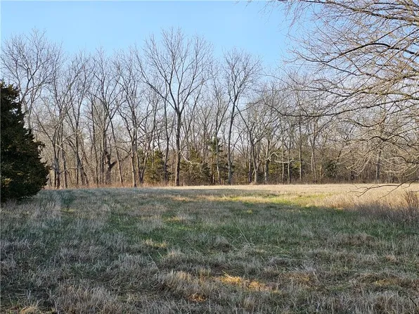 9913 W 191st St, Bucyrus, KS 66013