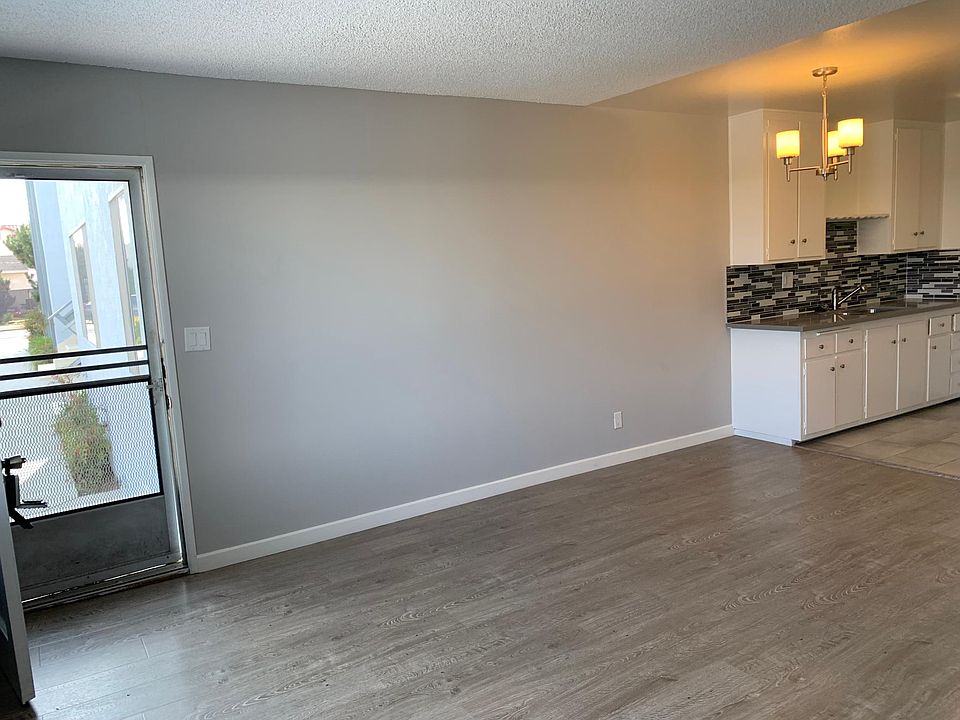 NOT ACTUAL UNIT. (similar lay out) - Dining area