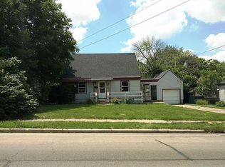 1212 S Carroll Ave, Freeport, IL 61032