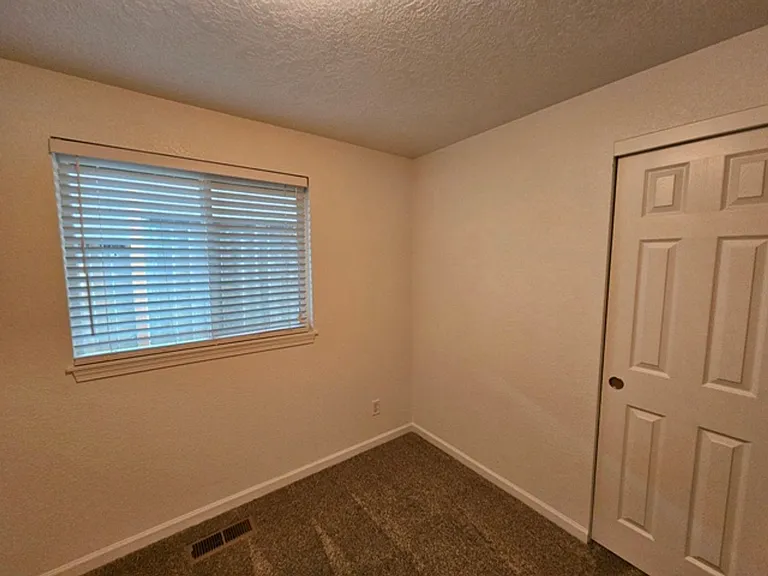885 Creek Ct NW — Photo 16