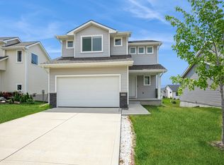 9008 Primo Ln, West Des Moines, IA 50266