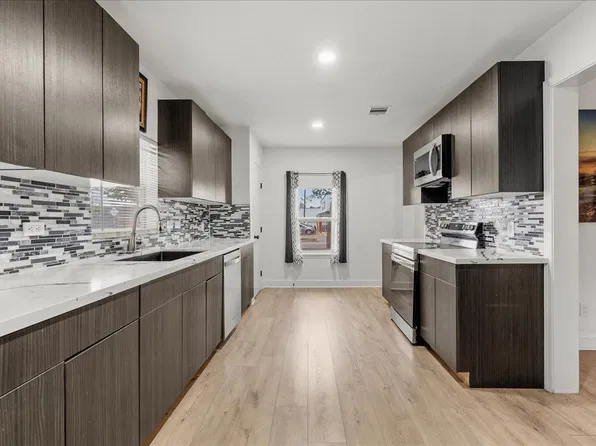 5201 Main St, Santa Fe, TX 77510