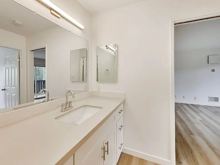 1015 Continentals Way — Photo 11