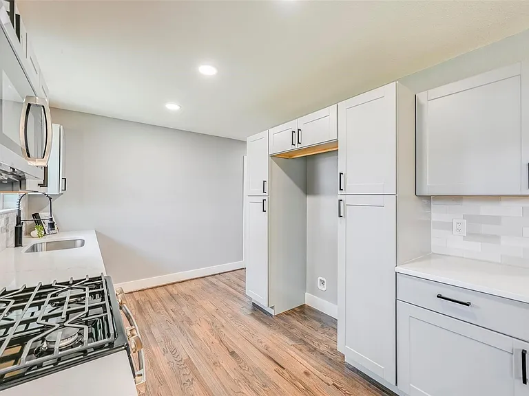 2729 Lockhart Ave — Photo 9