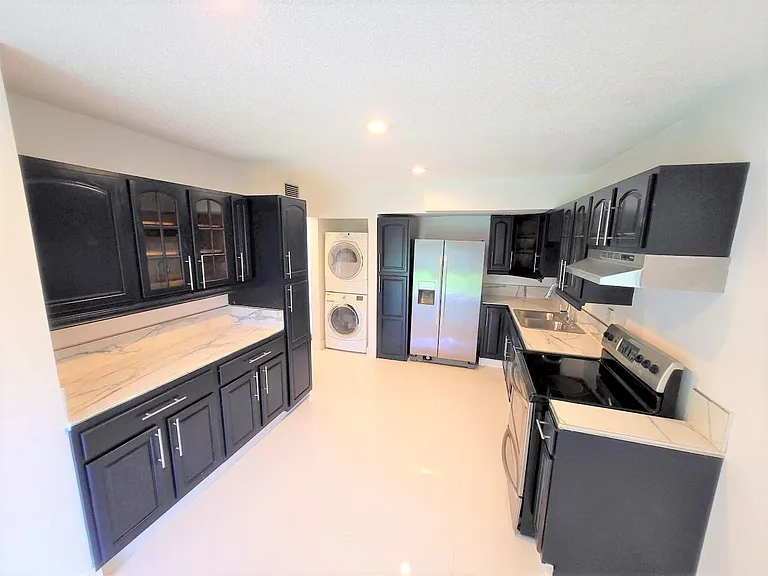 17160 SW 94th Ave — Photo 3