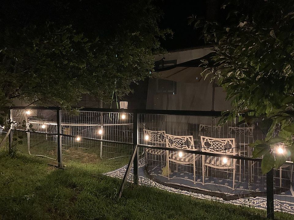 Fenced side yard. 