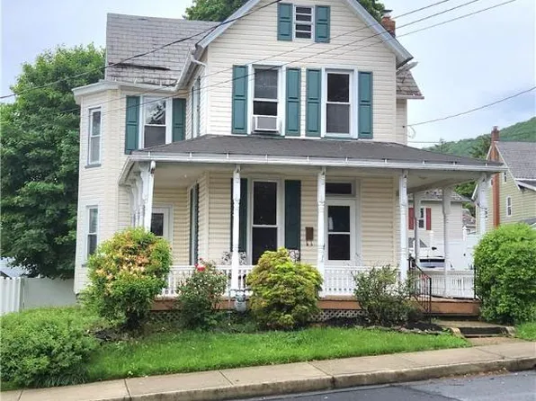 307 N Robinson Ave, Pen Argyl, PA 18072