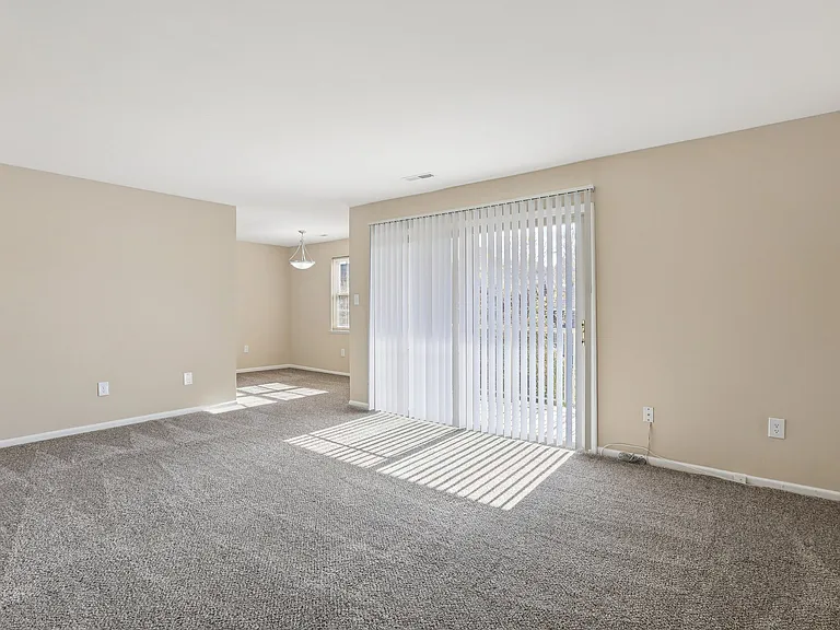 Versailles Apartments — Photo 13