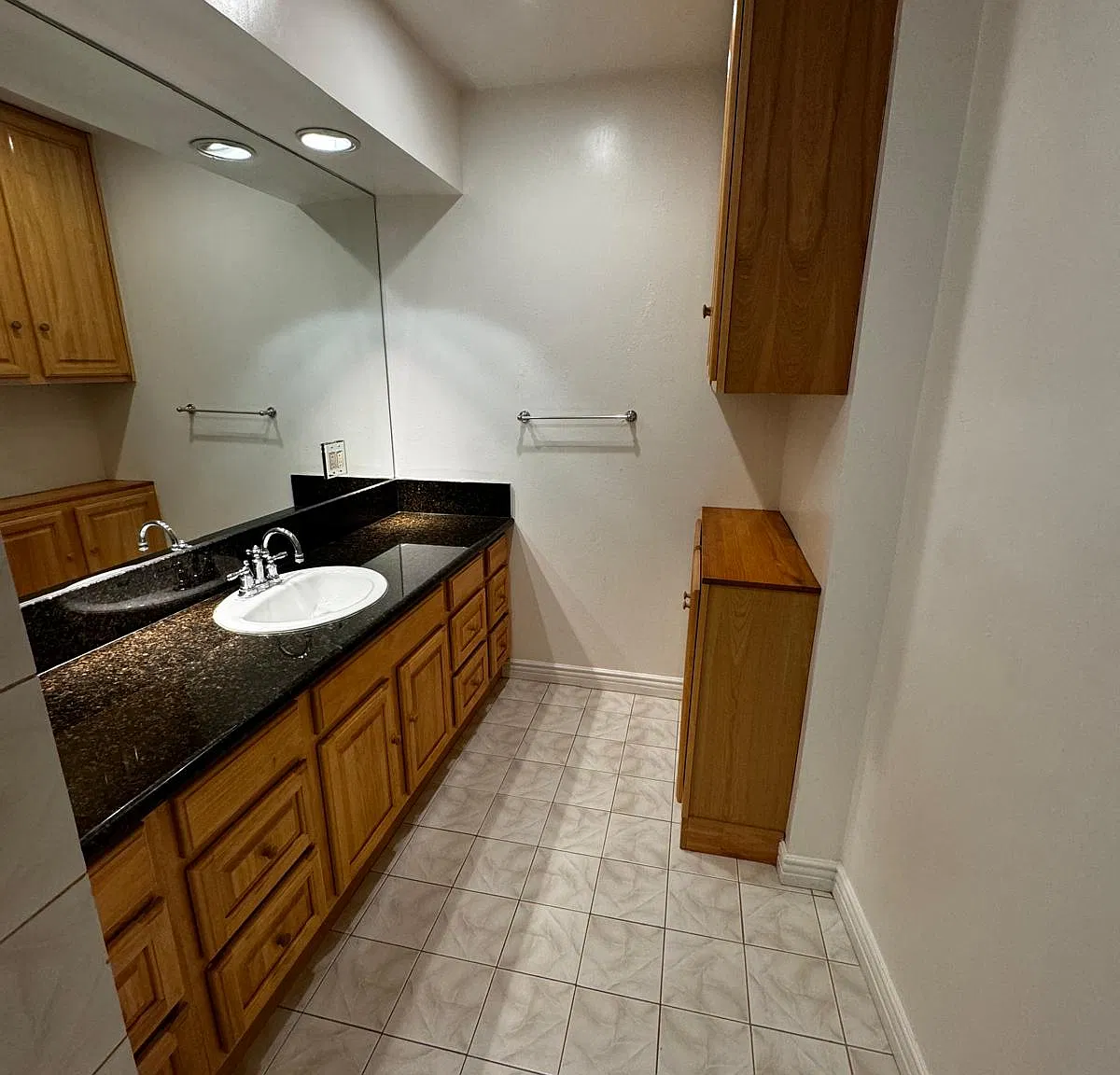 1 bed, 950 sqft, $2,500 — Photo 3
