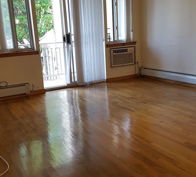 2nd image of 2566 45th St APT 1