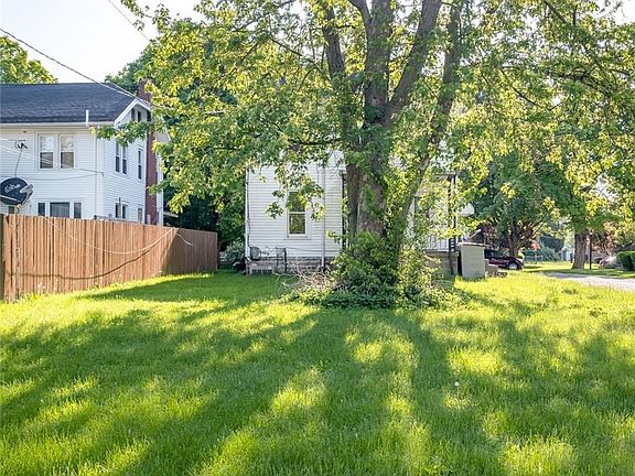 2nd image of 596 N Galloway St