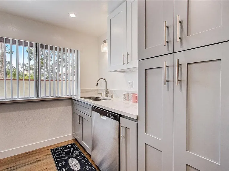 El Cordova Apartments — Photo 22