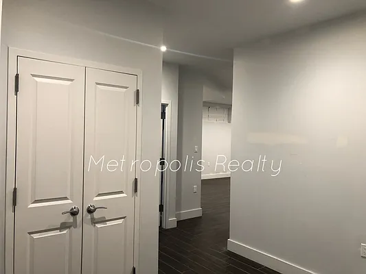 Rented by Metropolis International Realty Inc. | media 2