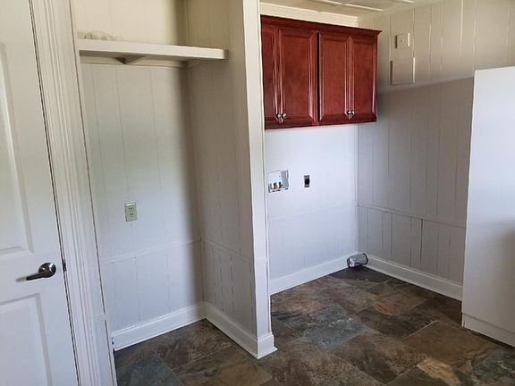 3rd image of 117 Sun Village Dr