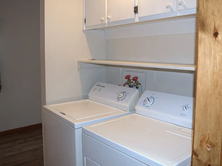 416 Victoria Dr — Photo 23
