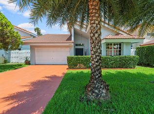 18827 NW 82nd Pl, Hialeah, FL 33015