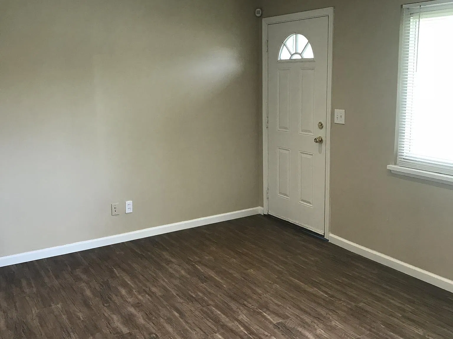 3 bed, 888 sqft, $1,450 — Photo 4