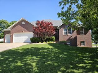 1907 Swallow Ln, Aurora, MO 65605