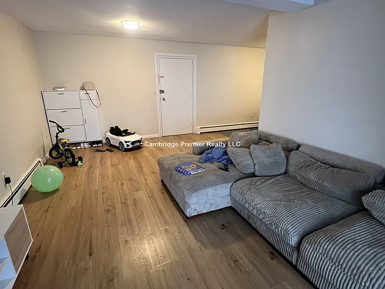 21 Greenwood St #4 — Photo 1