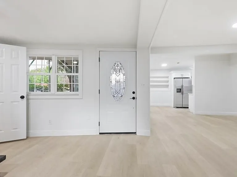 2817 Touraine Ave — Photo 3