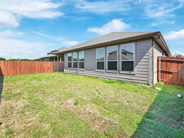 1012 Southwark Dr — Photo 22
