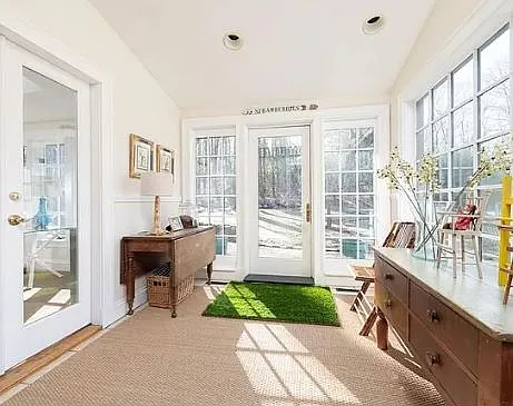 Entry / mudroom