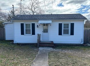 61 Point Rd, Riverhead, NY 11901