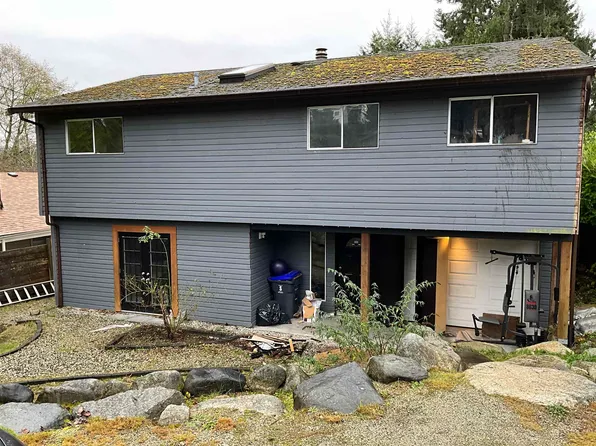 5799 Anchor Rd, Sechelt, BC V7Z 0L8