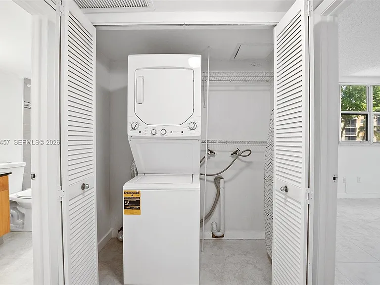 8373 Lake Dr #201 — Photo 7