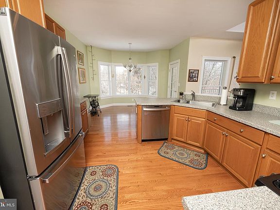 5th image of 138 Silver Tail Ln