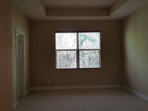 2nd image of 829 Pipers Cay Dr