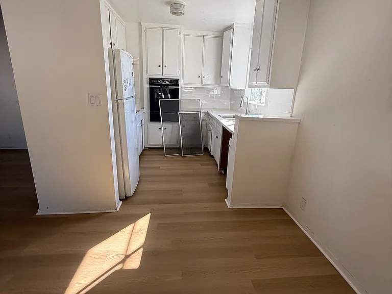 934 N Genesee Ave #6 — Photo 3