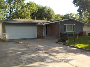 2207 W 1st St, Coffeyville, KS 67337
