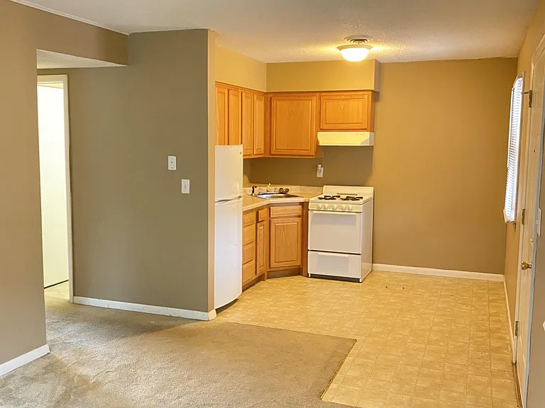 711 W Church St #4 — Photo 2