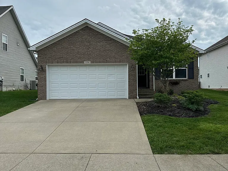 126 High Pointe Dr — Photo 2