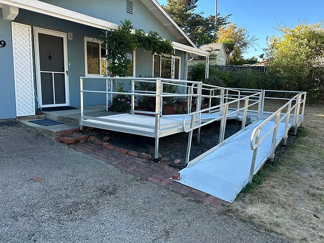 109 S Navarra Dr