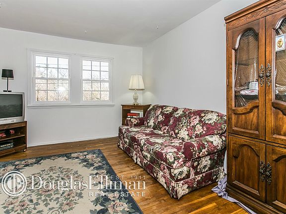 4th image of 126 Fountain Ave