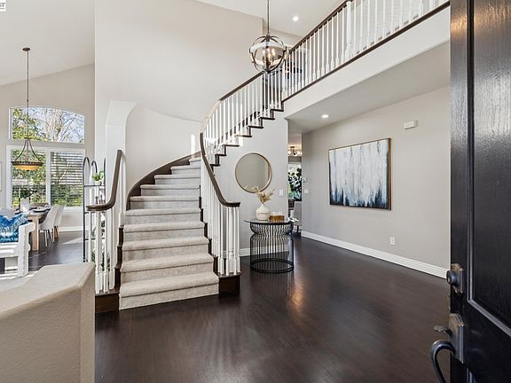 3rd image of 334 Squirrel Ridge Way