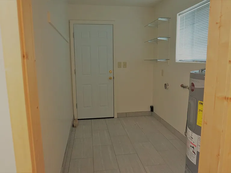 2906 Geary St SE — Photo 16